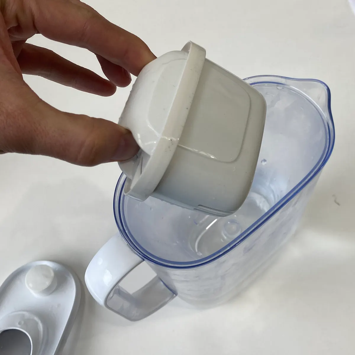 Replace the MAXTRA water filter cartridge simply by pulling on it up.