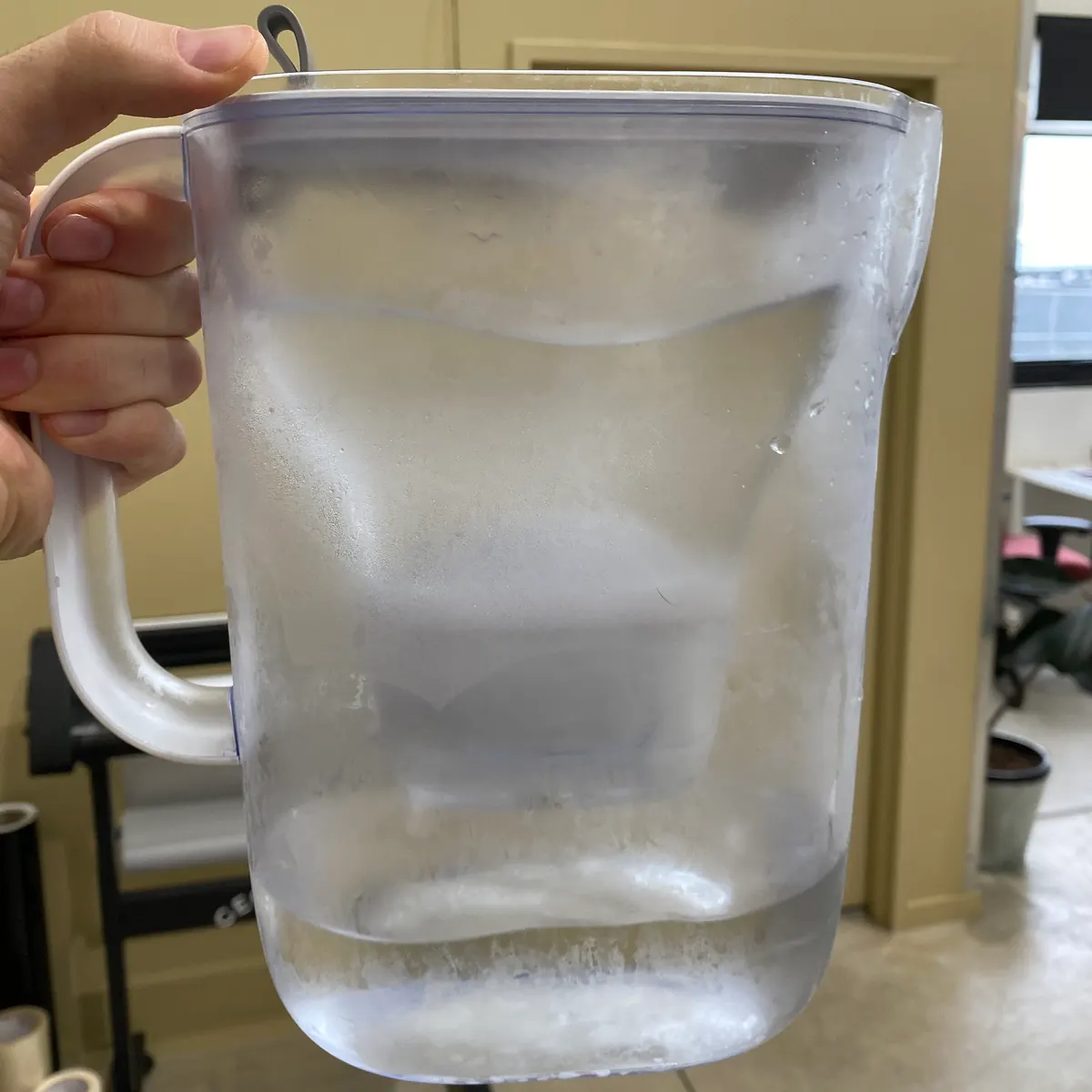Brita Style water filter side on with water filtering through Maxtra+ Filter.